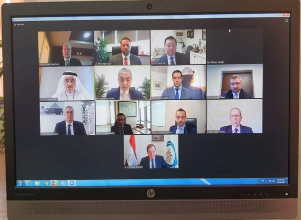 الملا يلتقي رؤساء شركات البترول العالمية عبر الفيديو كونفرانس